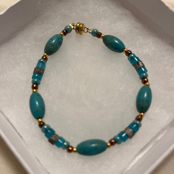 Jewelry - NWOT Turquoise style bracelet 6”